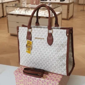 High End Logo Tote White Bag With Logo Charm
