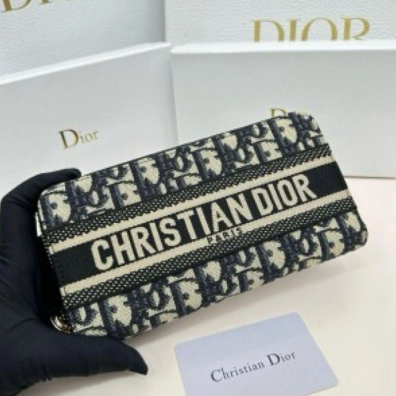 High End Oblique Long Black White Wallet With Zip Closure